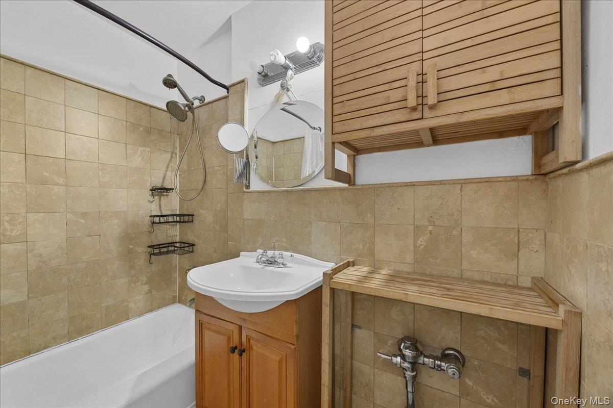 3176 Decatur Avenue 3a Property Photo 18