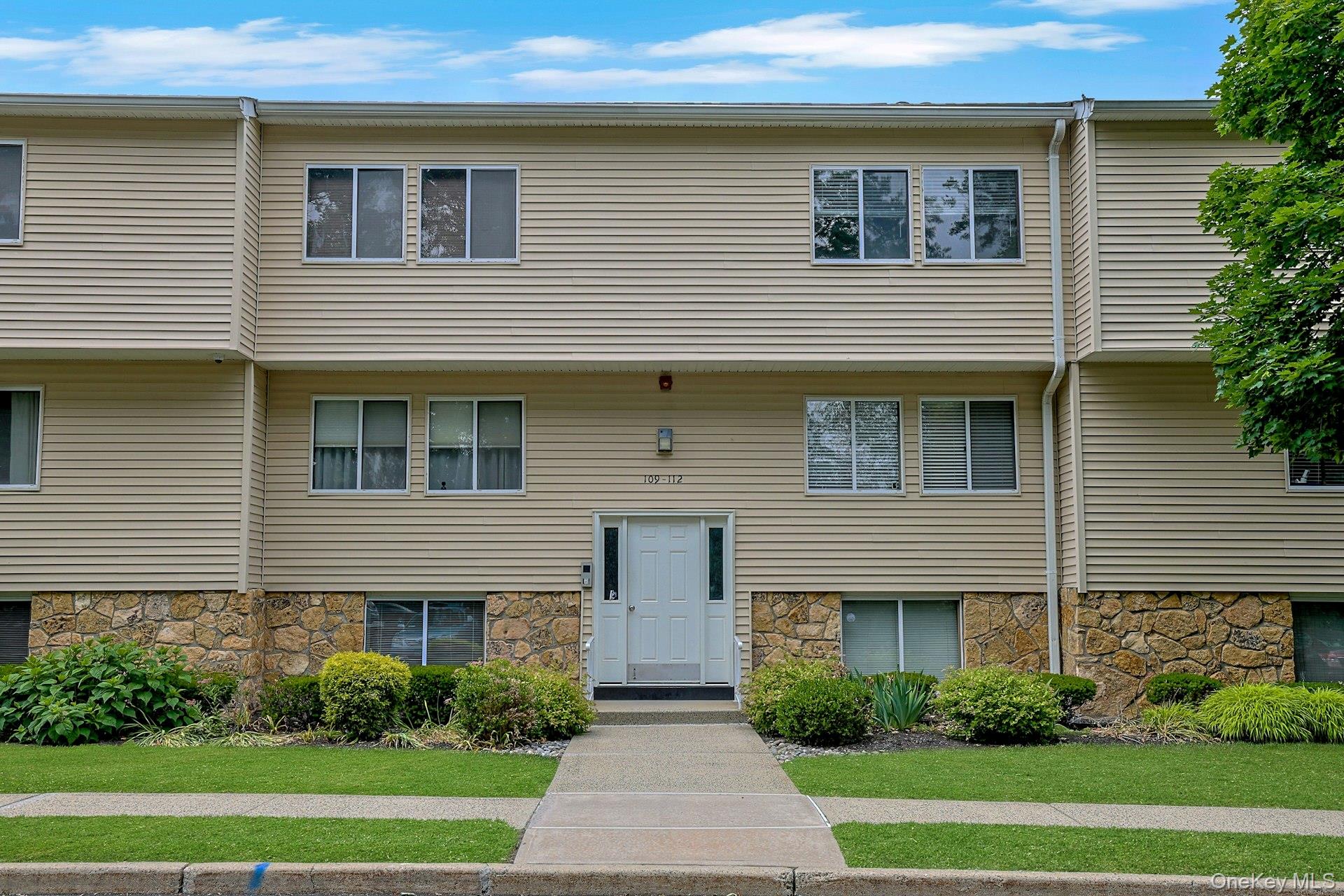 25 College Avenue 111 Property Photo 1