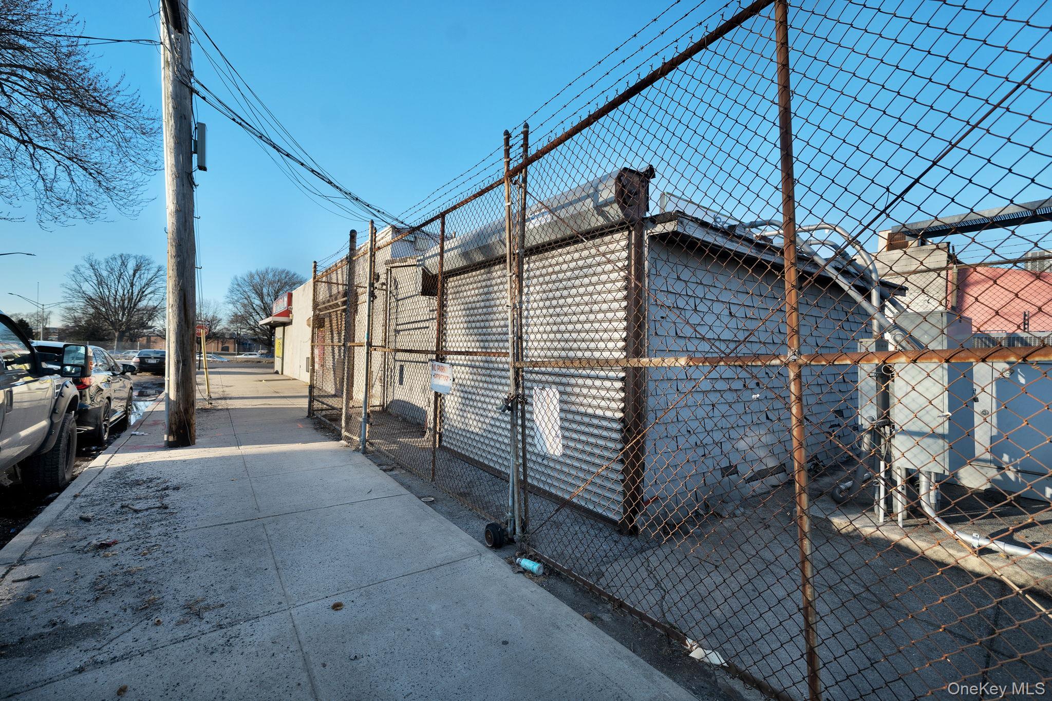 230-02 S Conduit Avenue Property Photo 4