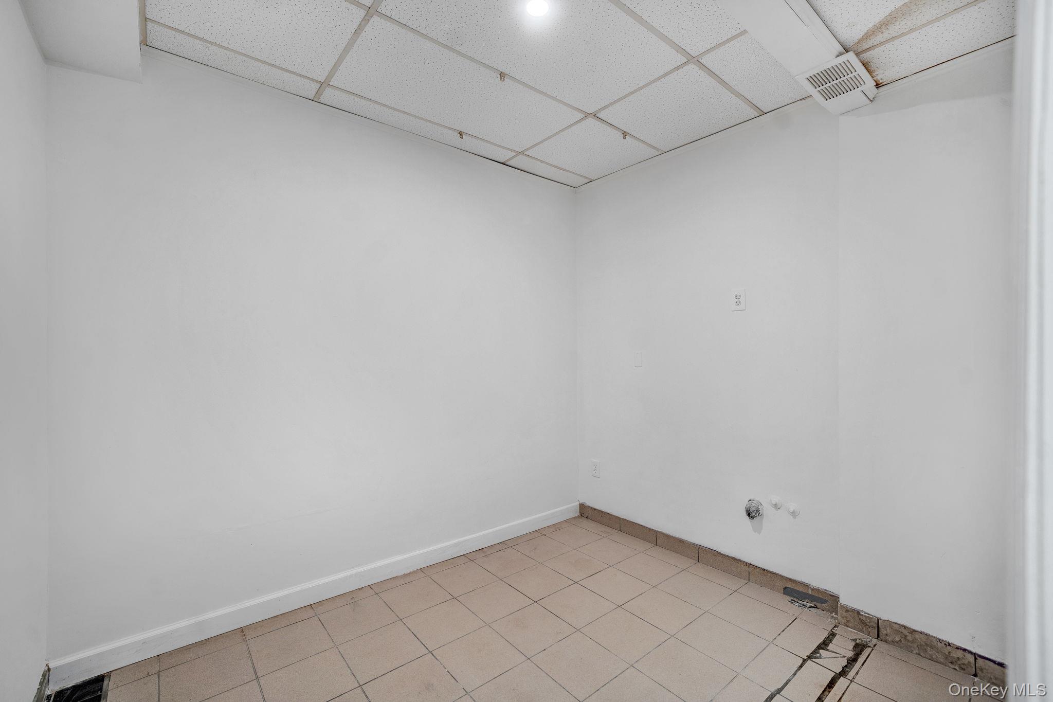 230-02 S Conduit Avenue Property Photo 10