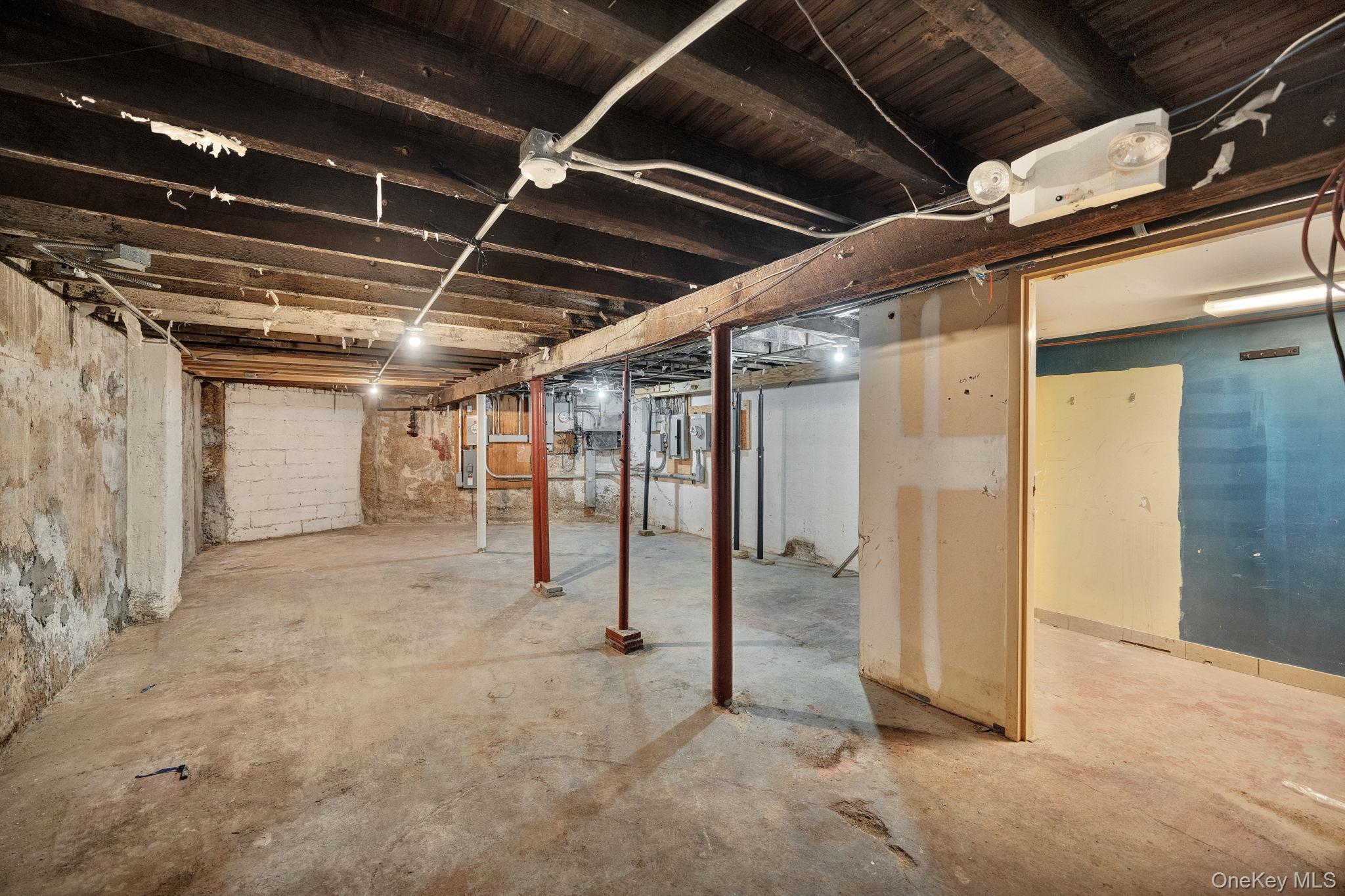 230-02 S Conduit Avenue Property Photo 18