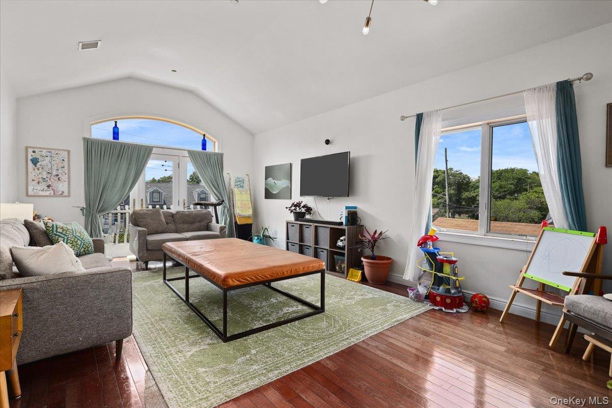 79 Tier Street Property Photo 6