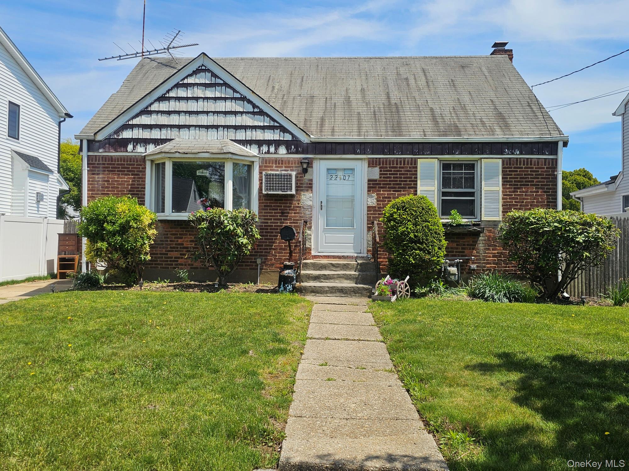2207 Maple Street Property Photo 1