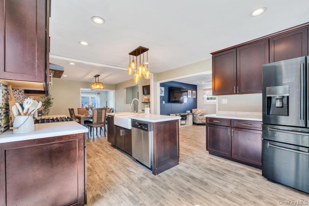 33 Peachtree Lane Property Photo 3