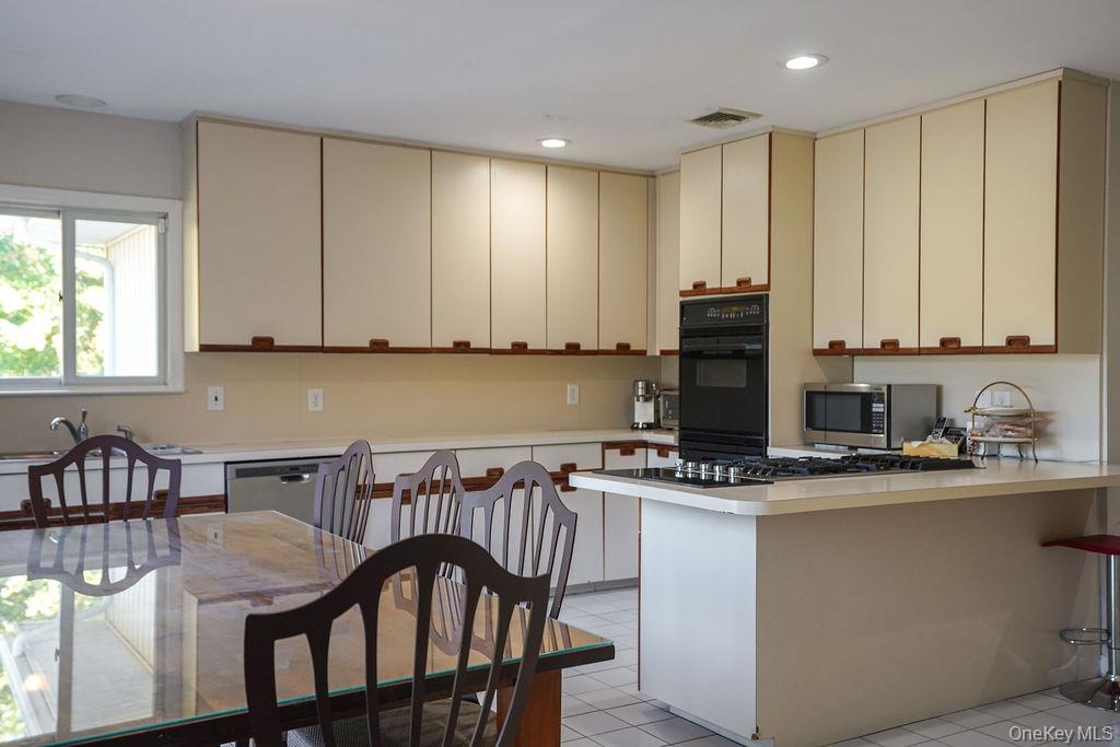 24 Hemlock Drive Property Photo 8