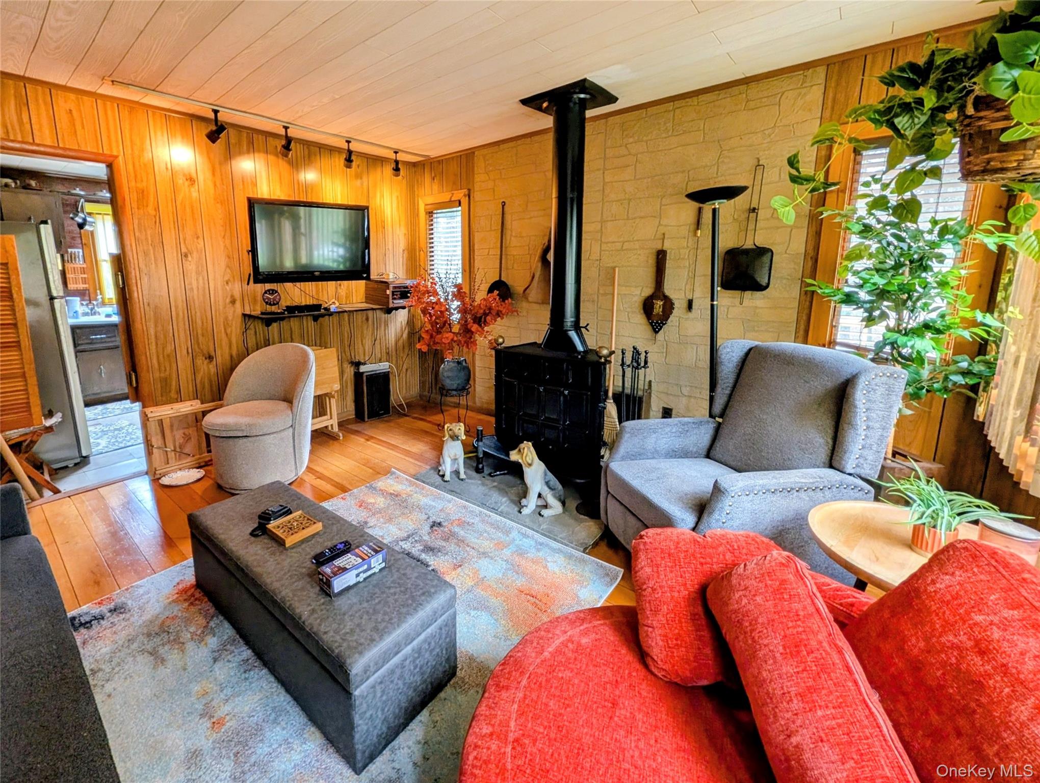 582 Lake Shore Lane Property Photo 4