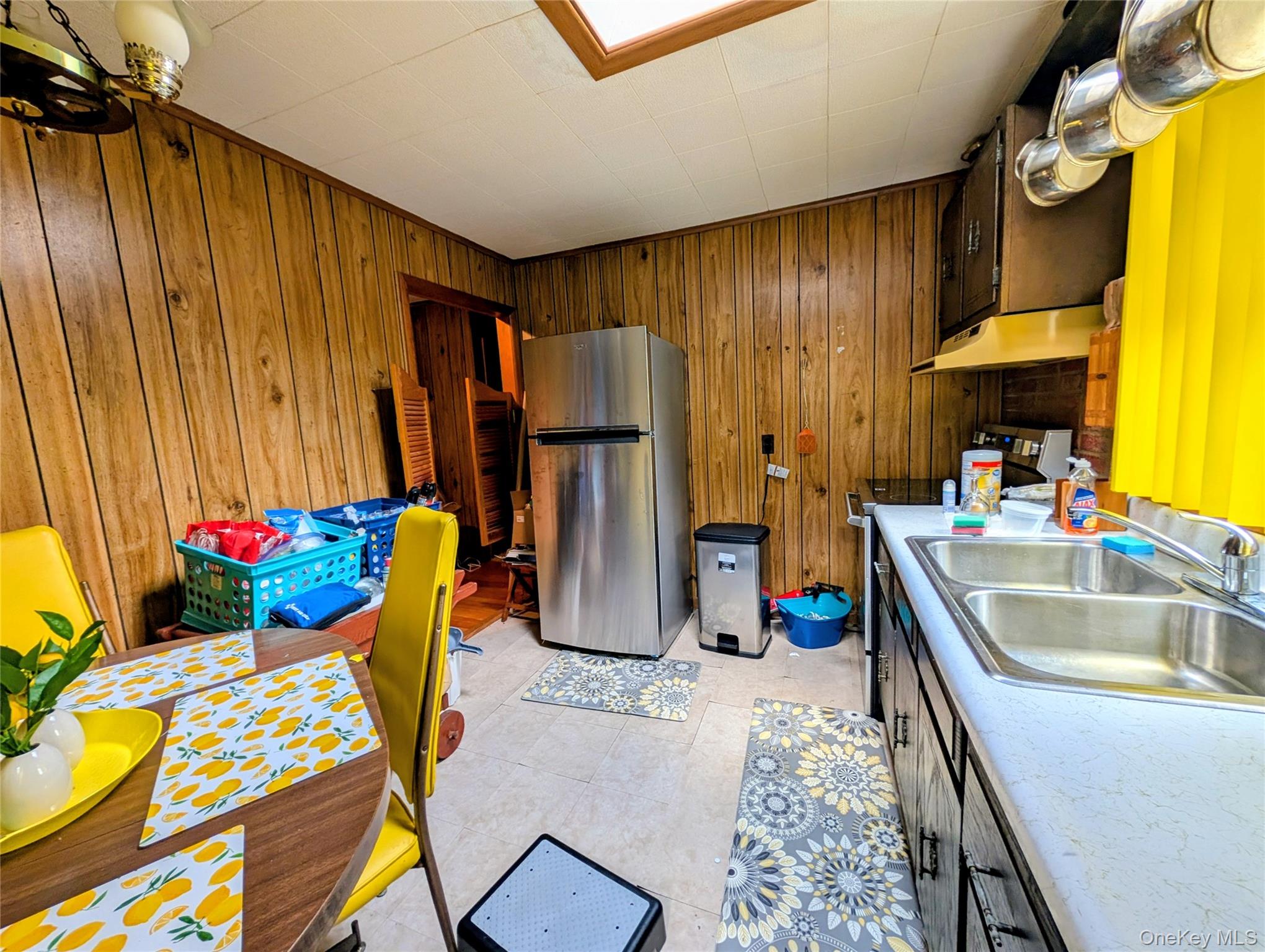 582 Lake Shore Lane Property Photo 6
