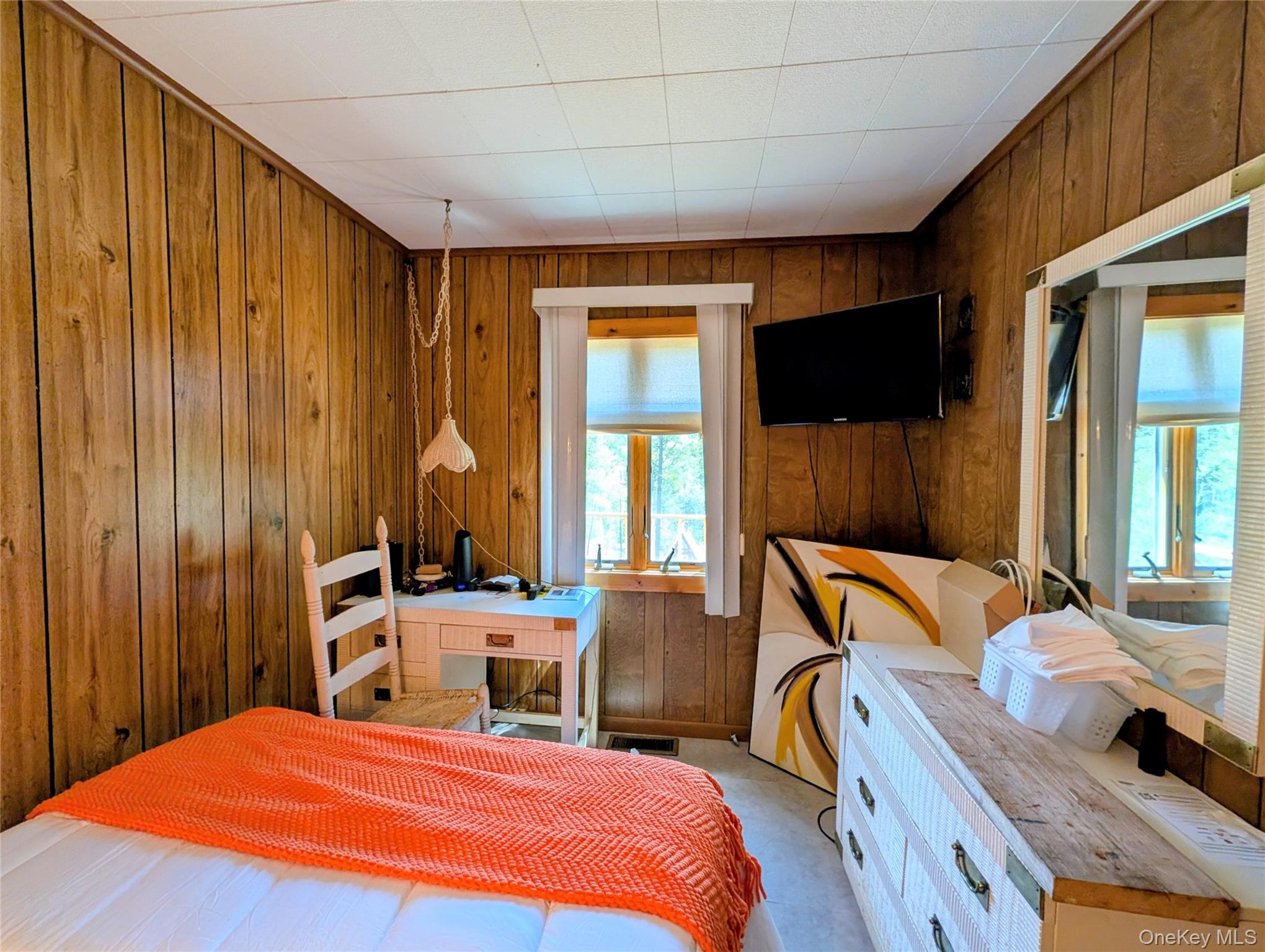 582 Lake Shore Lane Property Photo 8