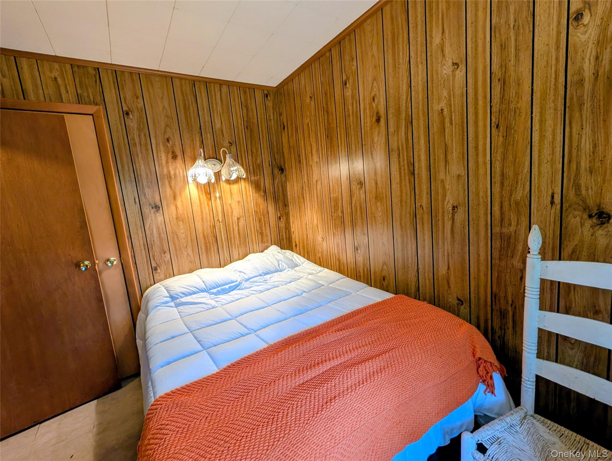 582 Lake Shore Lane Property Photo 9