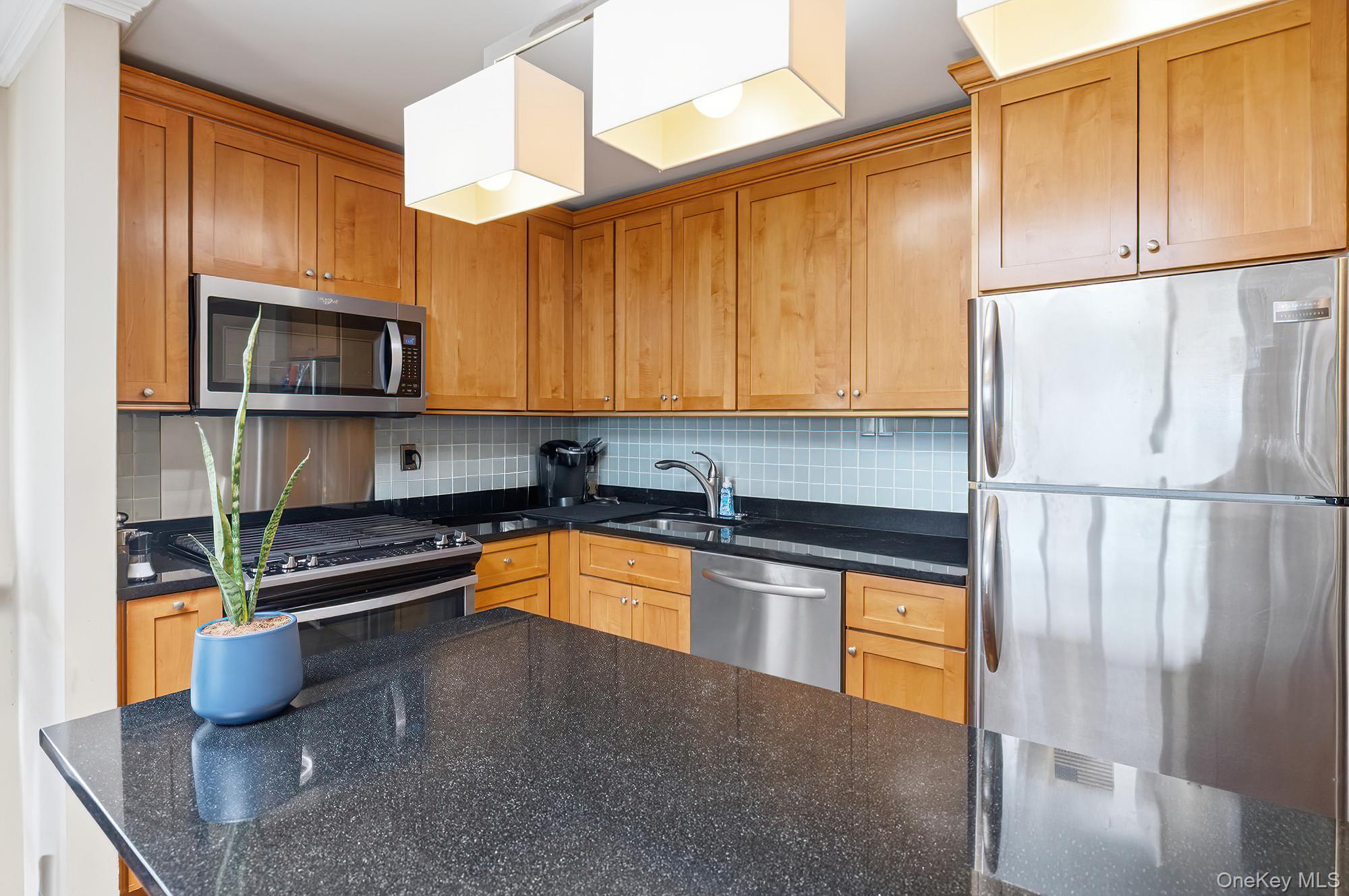 3220 Fairfield Avenue 9a Property Photo 7