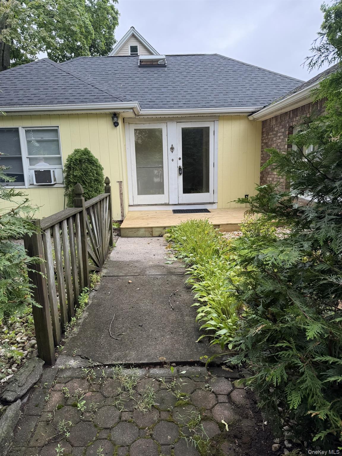 45 S Middletown Road Property Photo 2