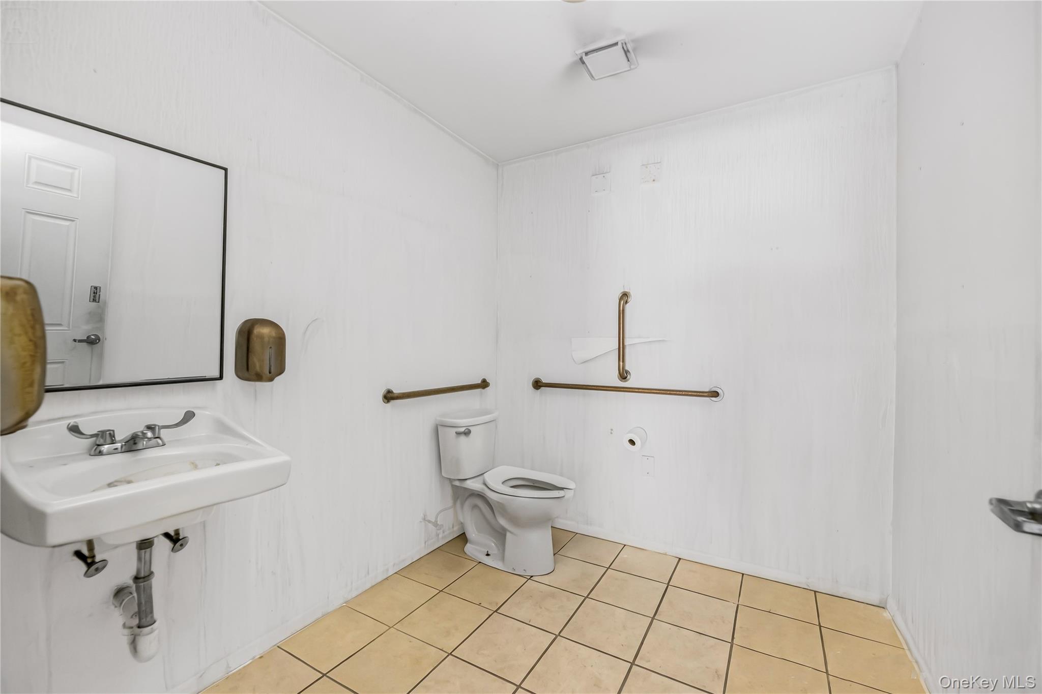 624 Saw Mill River Road Property Photo 6