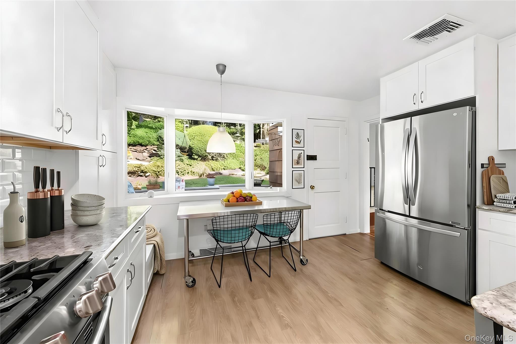 2737 Netherland Avenue Property Photo 8