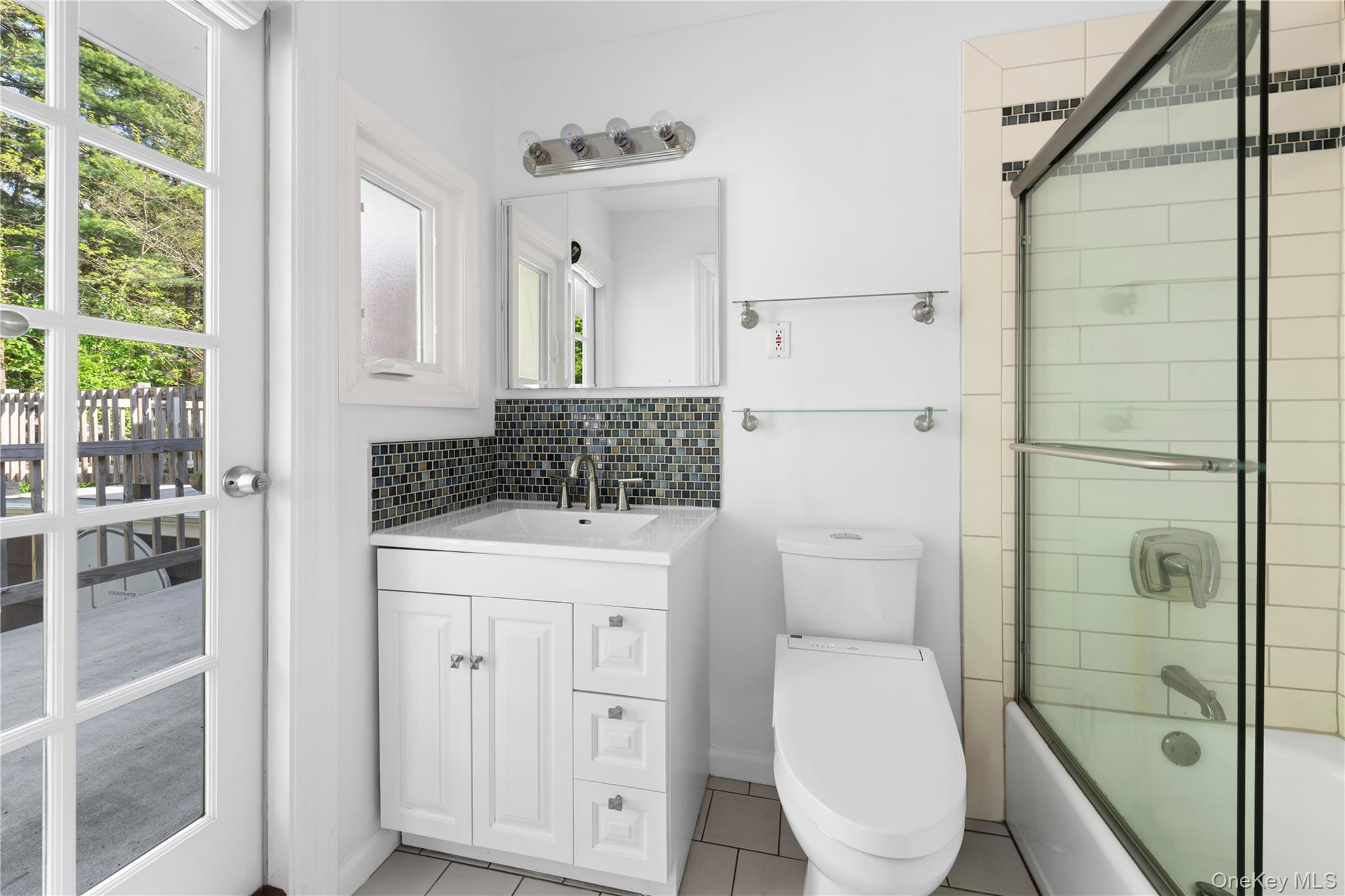 2737 Netherland Avenue Property Photo 11
