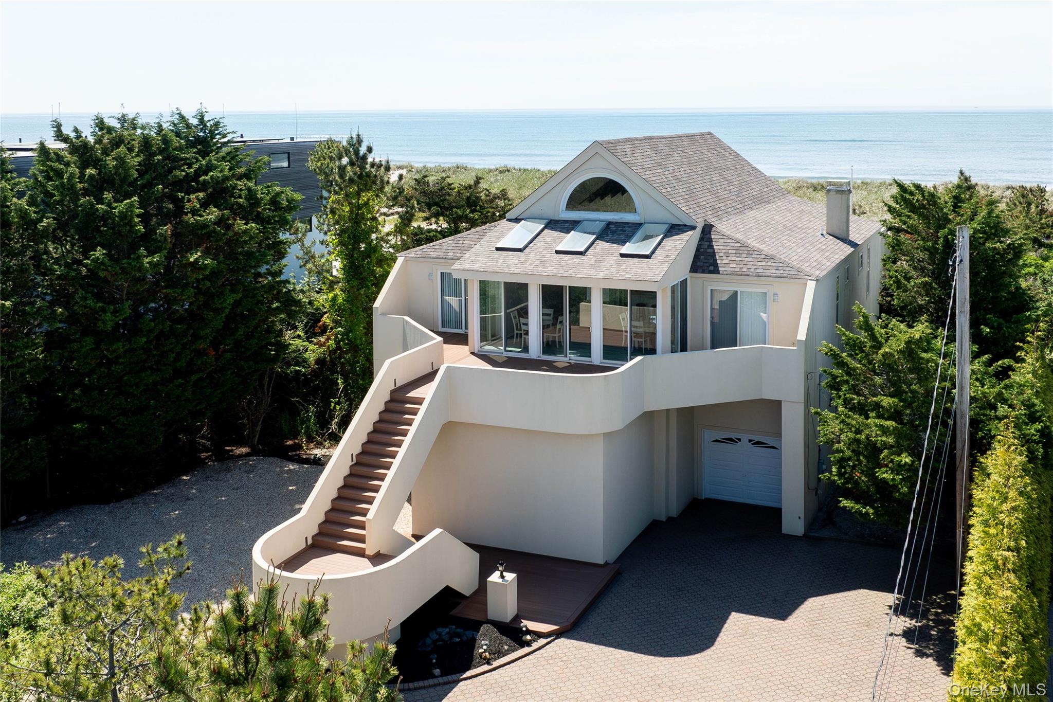373 Dune Road Property Photo 1