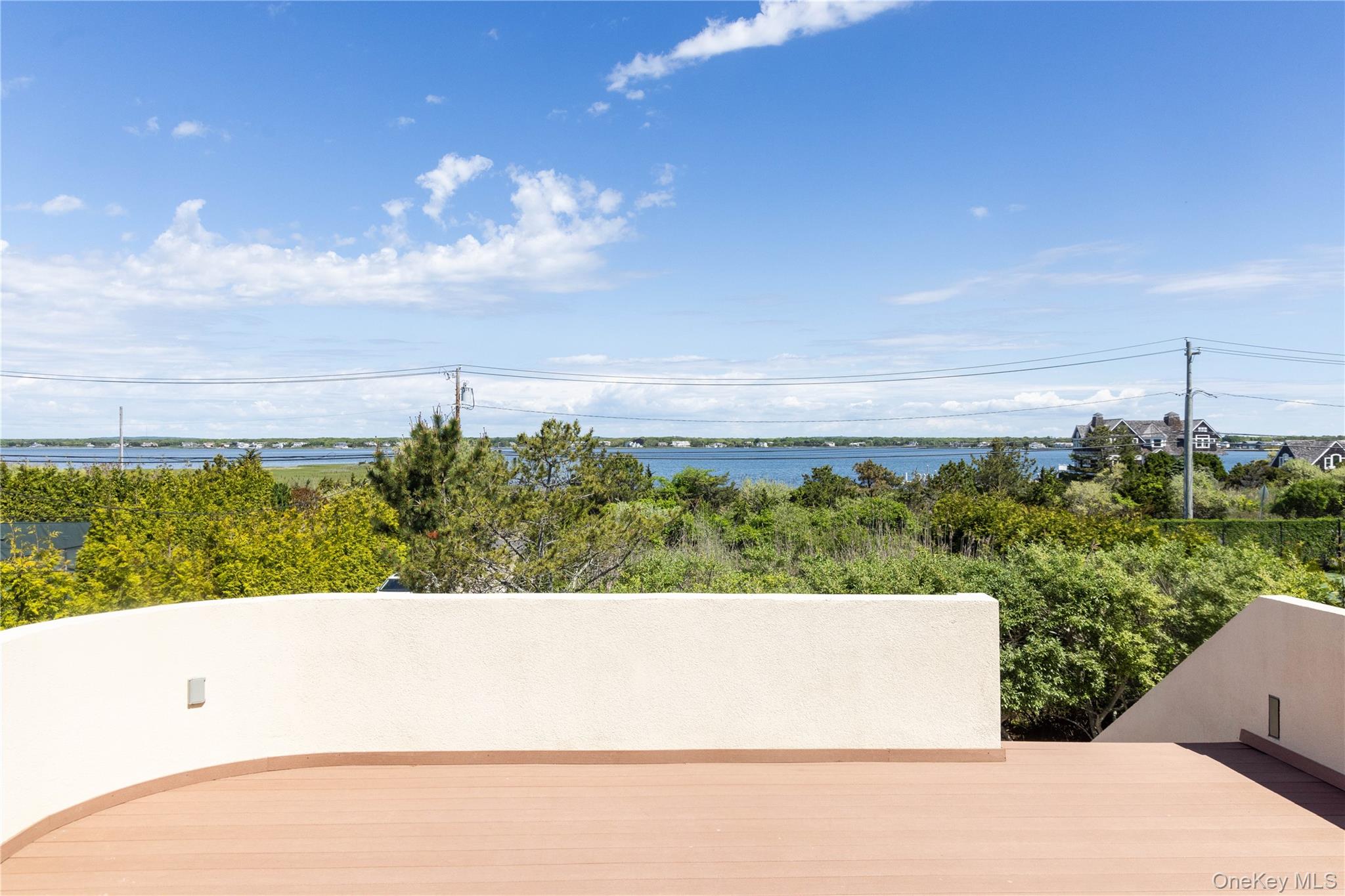373 Dune Road Property Photo 2