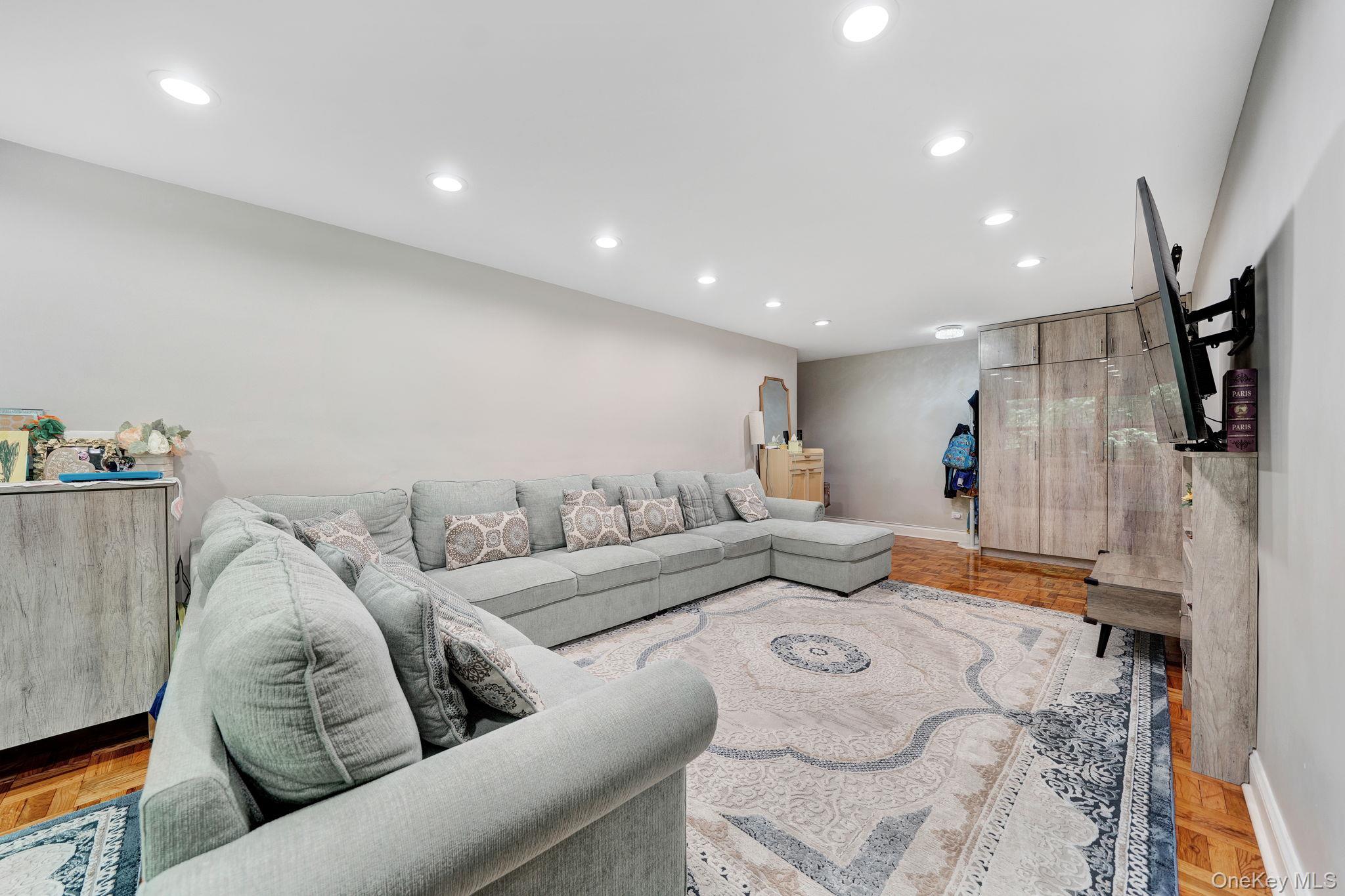 75-34 Bell Boulevard 1e Property Photo 4