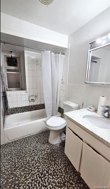 2555 97th Street Property Photo 5