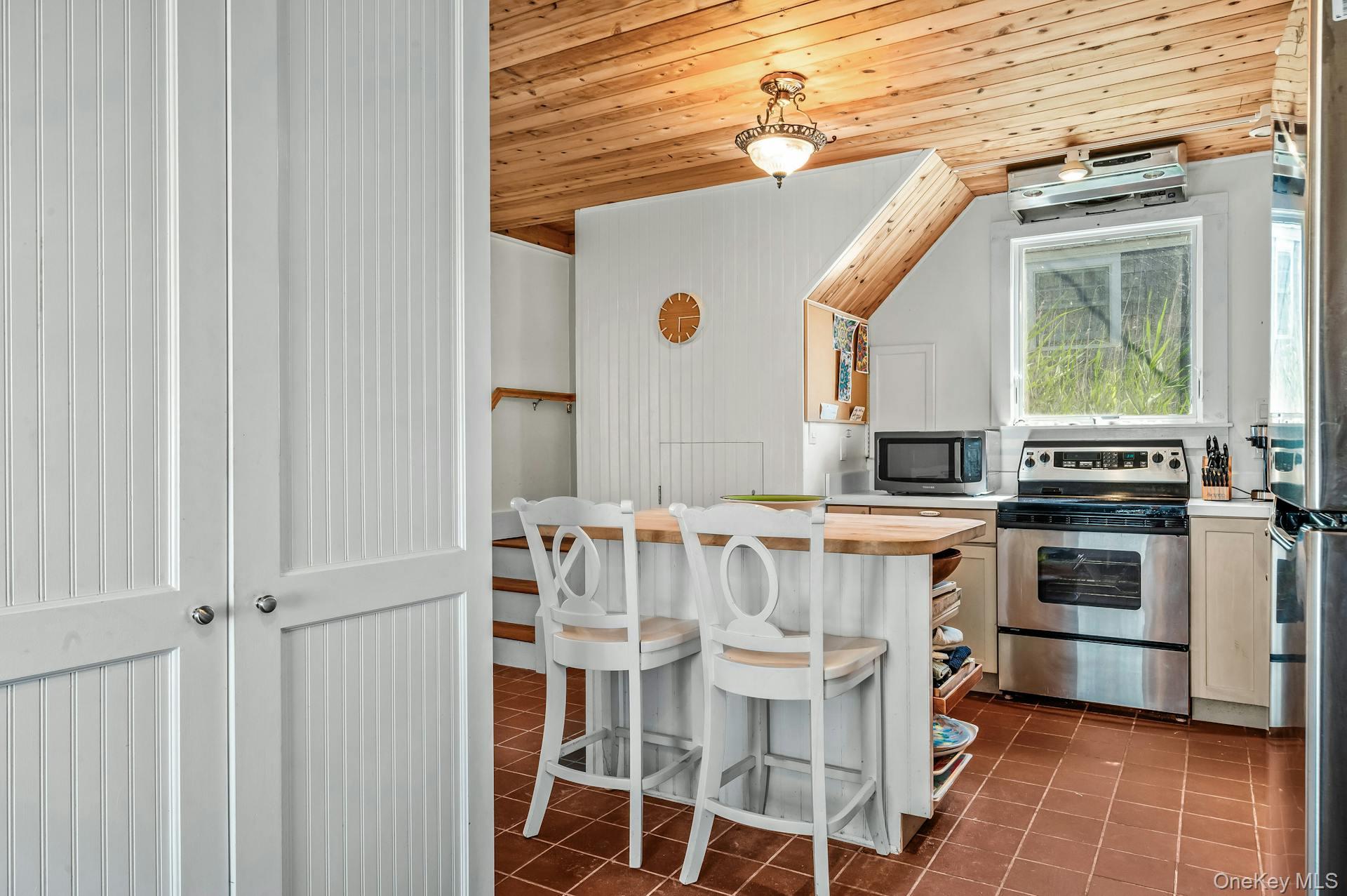 29 E Bayview Avenue Property Photo 11