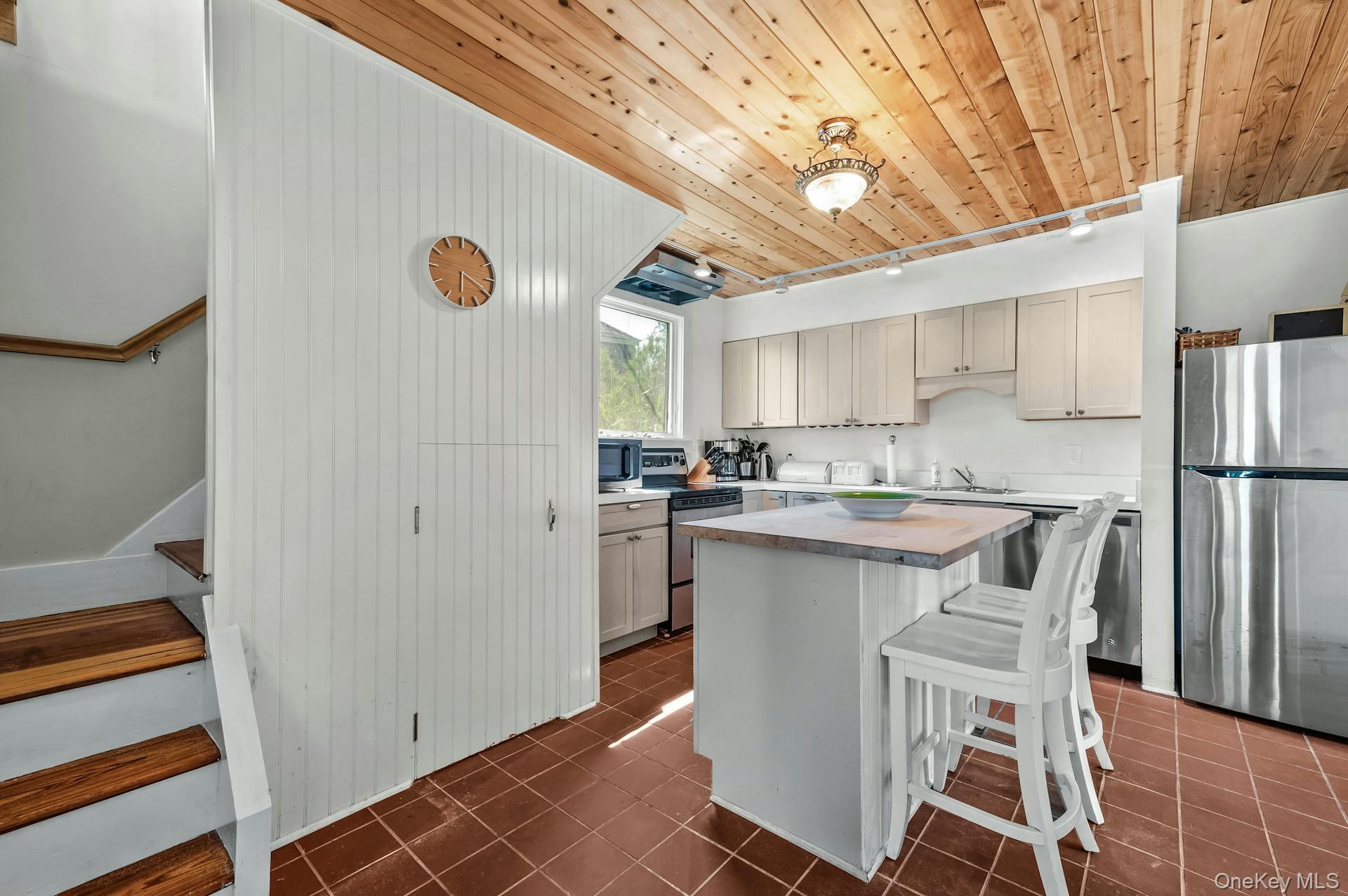 29 E Bayview Avenue Property Photo 14