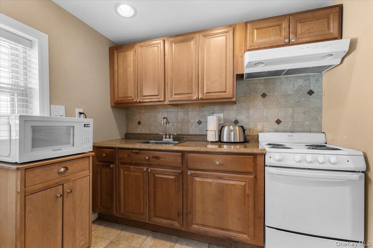 2968 Islip Court Property Photo 25