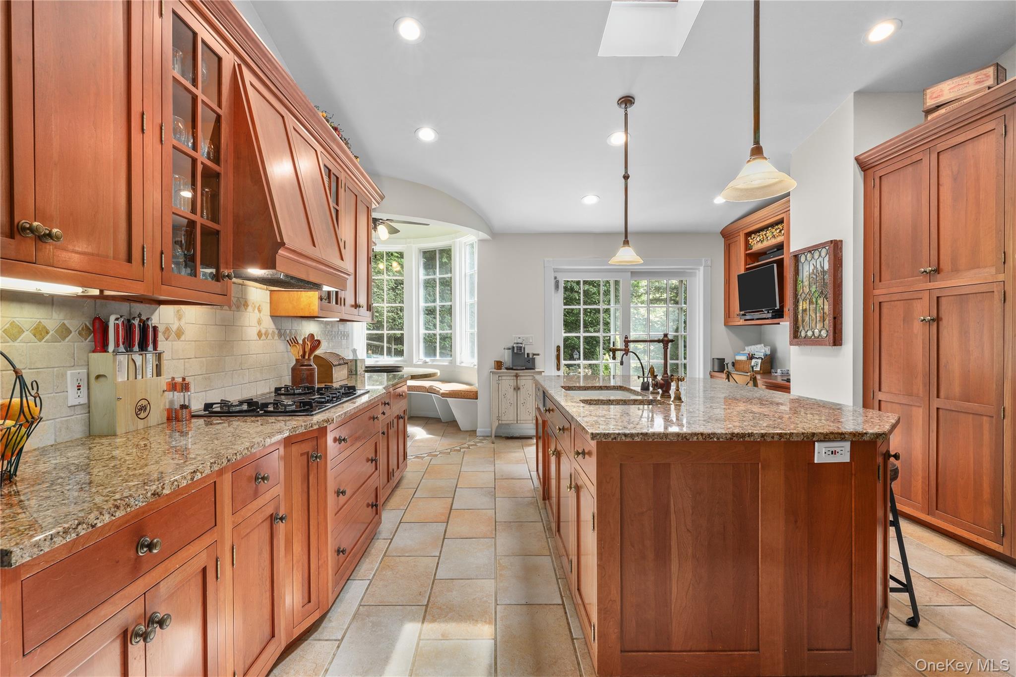 41 Lincoln Avenue Property Photo 6