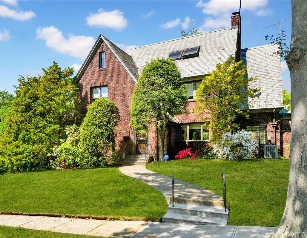 184 Commonwealth Avenue Property Photo 1