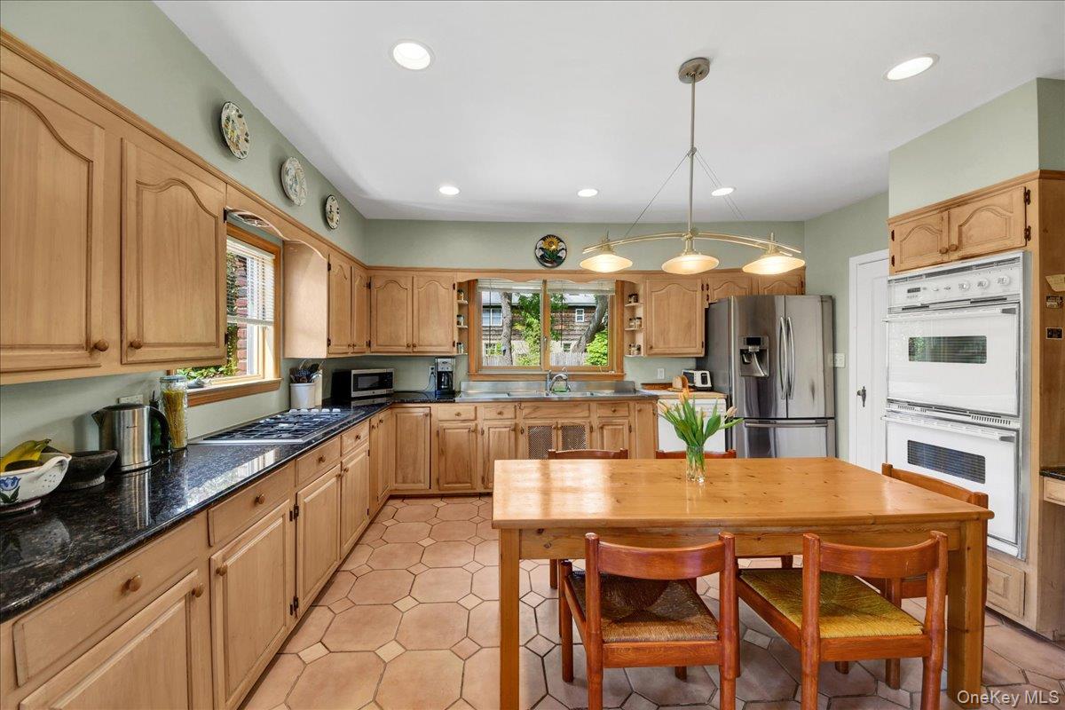 184 Commonwealth Avenue Property Photo 8