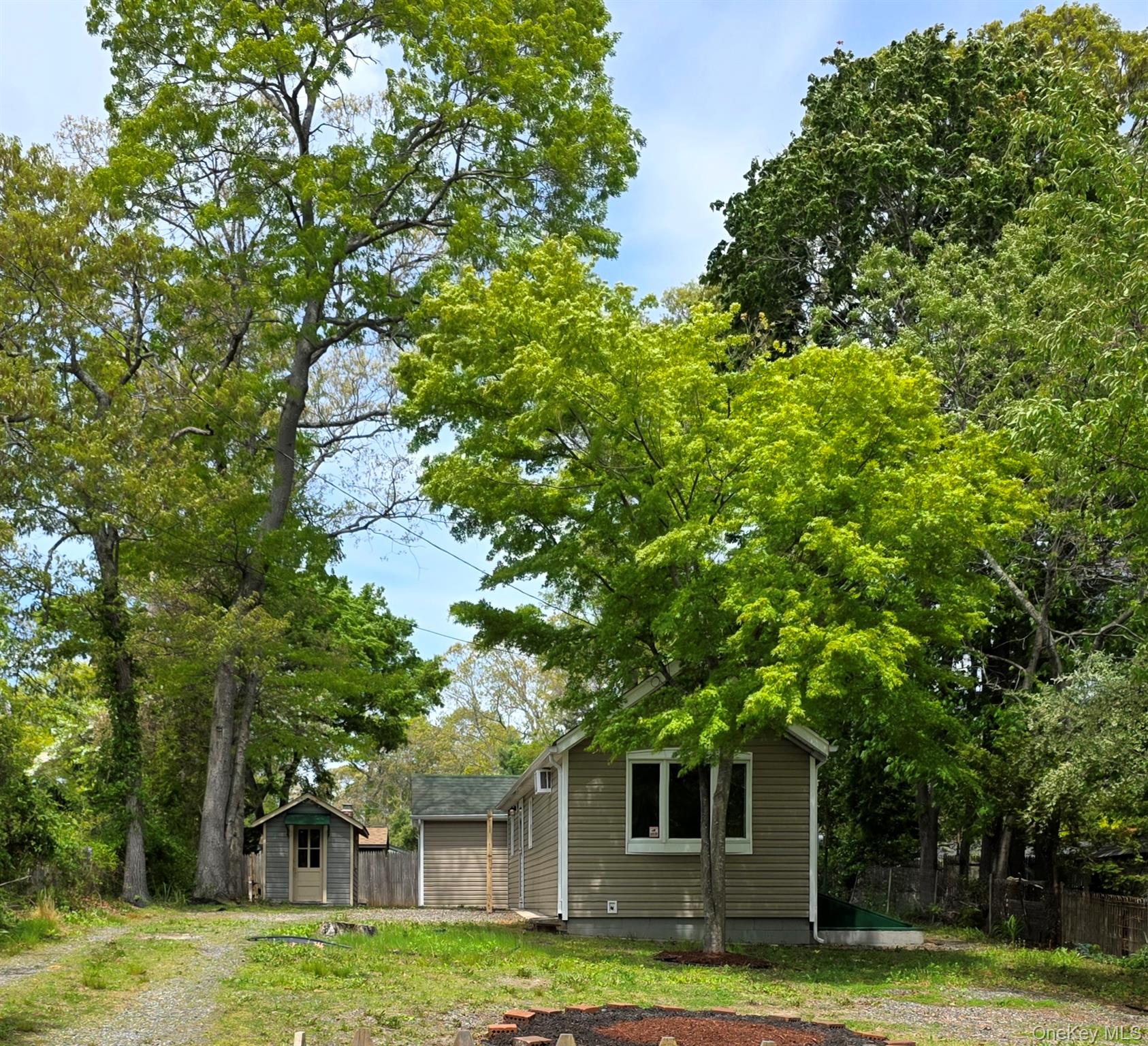 9 Laurelton Avenue Property Photo 1
