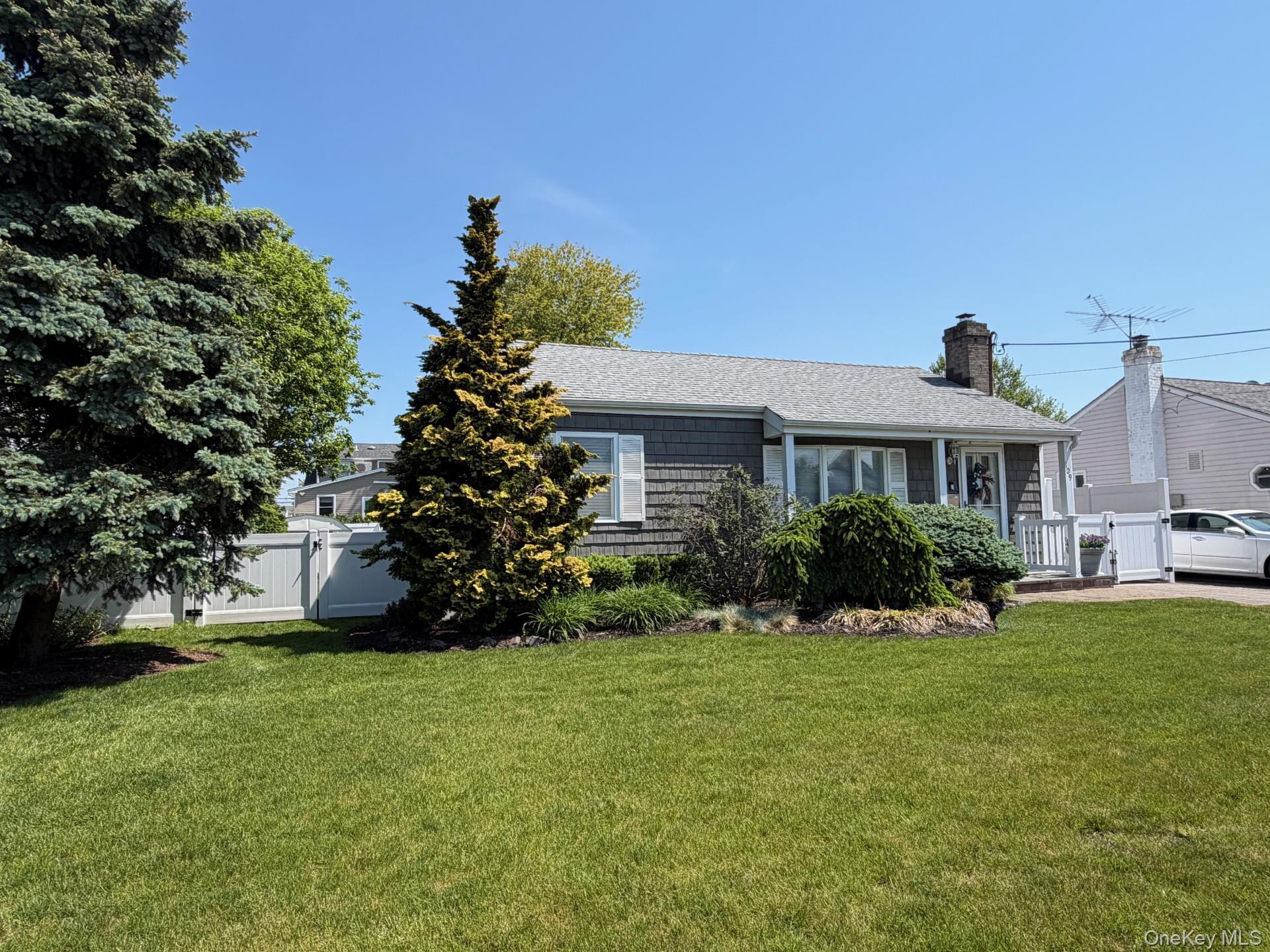 109 Lincoln Place Property Photo 1