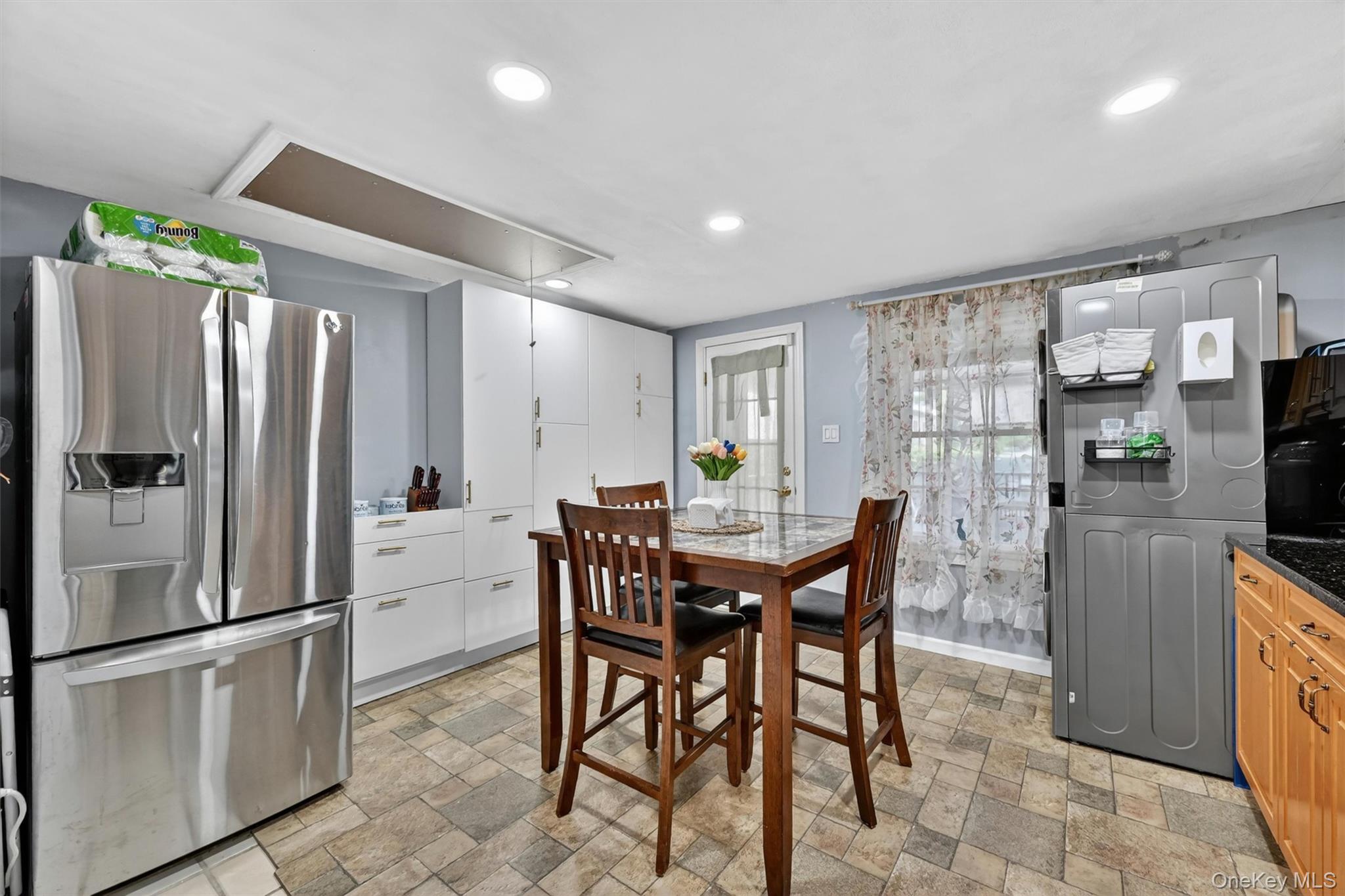 136 E Railroad Avenue Property Photo 8
