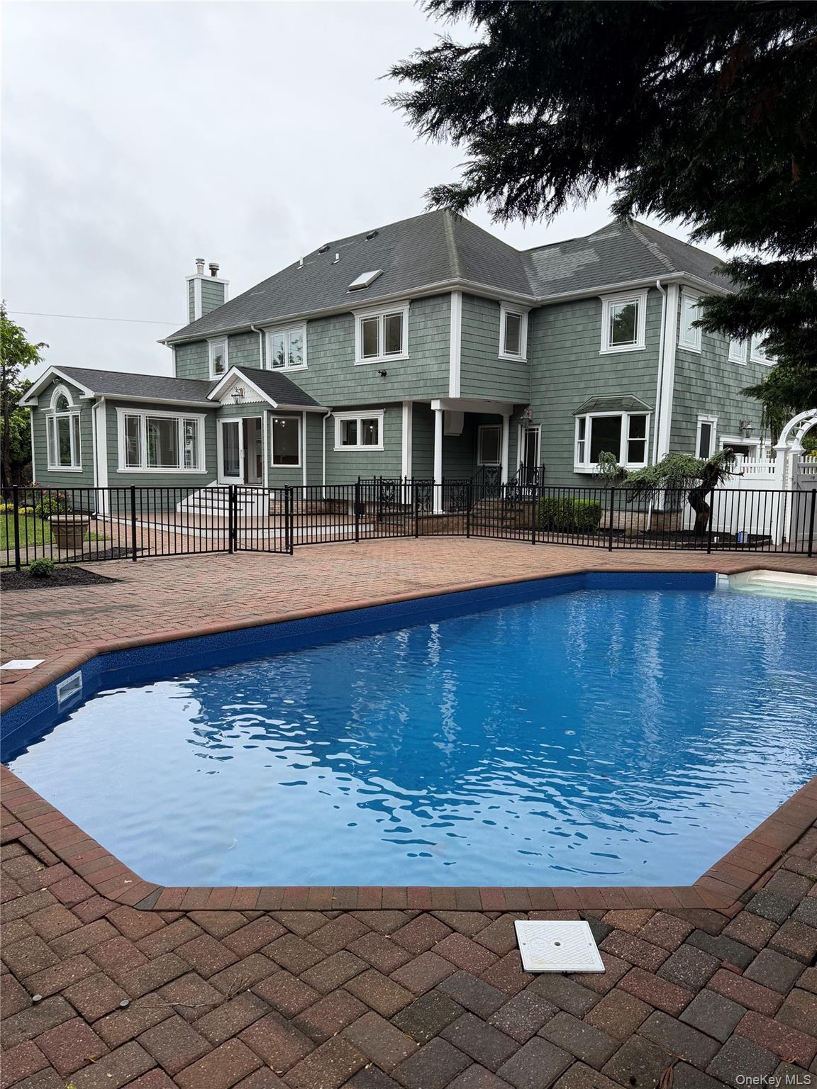 6 Robert Court Property Photo 6
