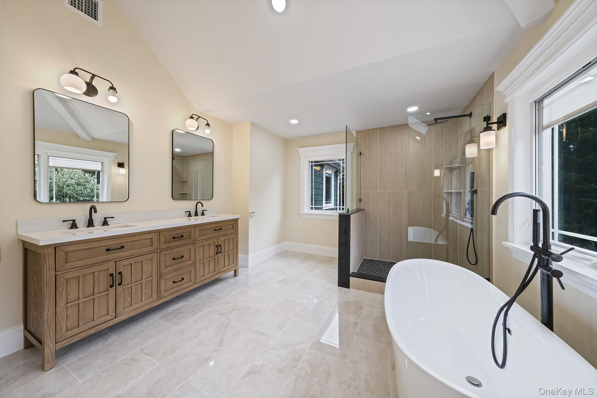 6 Robert Court Property Photo 33