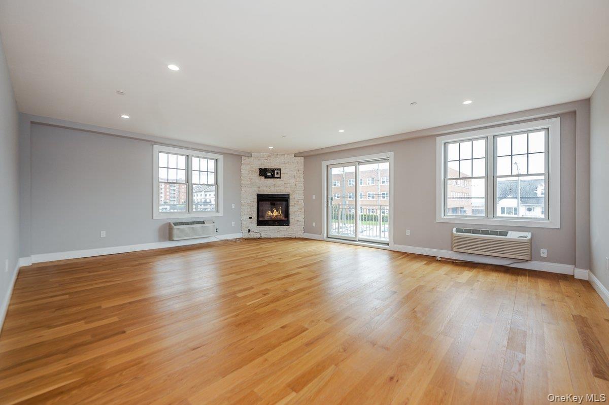 661 W Broadway 402 Property Photo 4