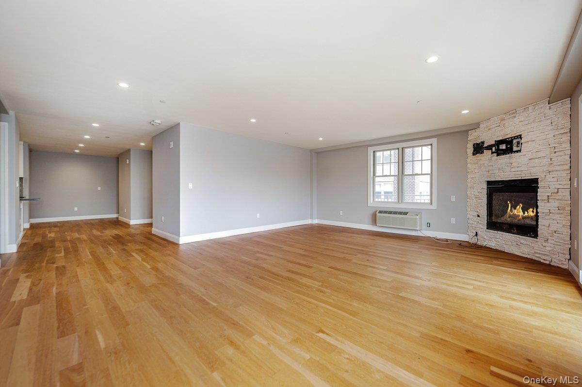 661 W Broadway 402 Property Photo 5