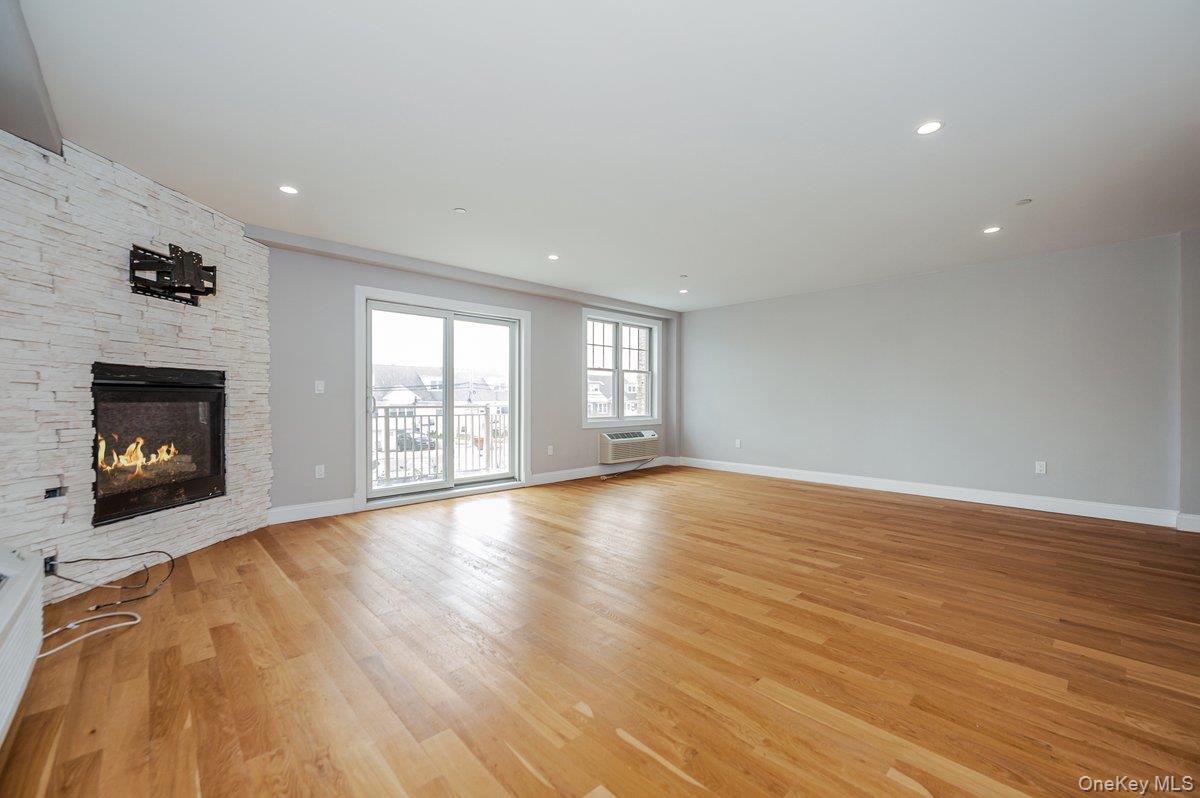 661 W Broadway 402 Property Photo 6