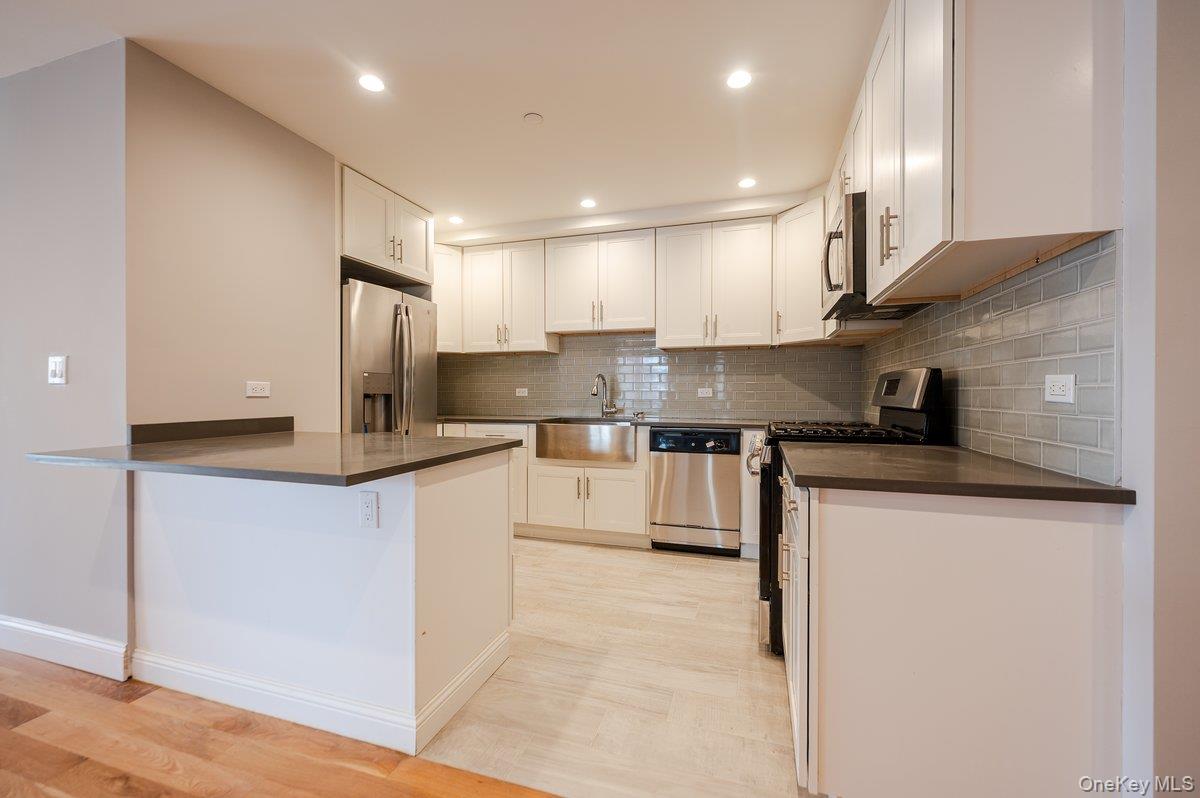 661 W Broadway 402 Property Photo 7
