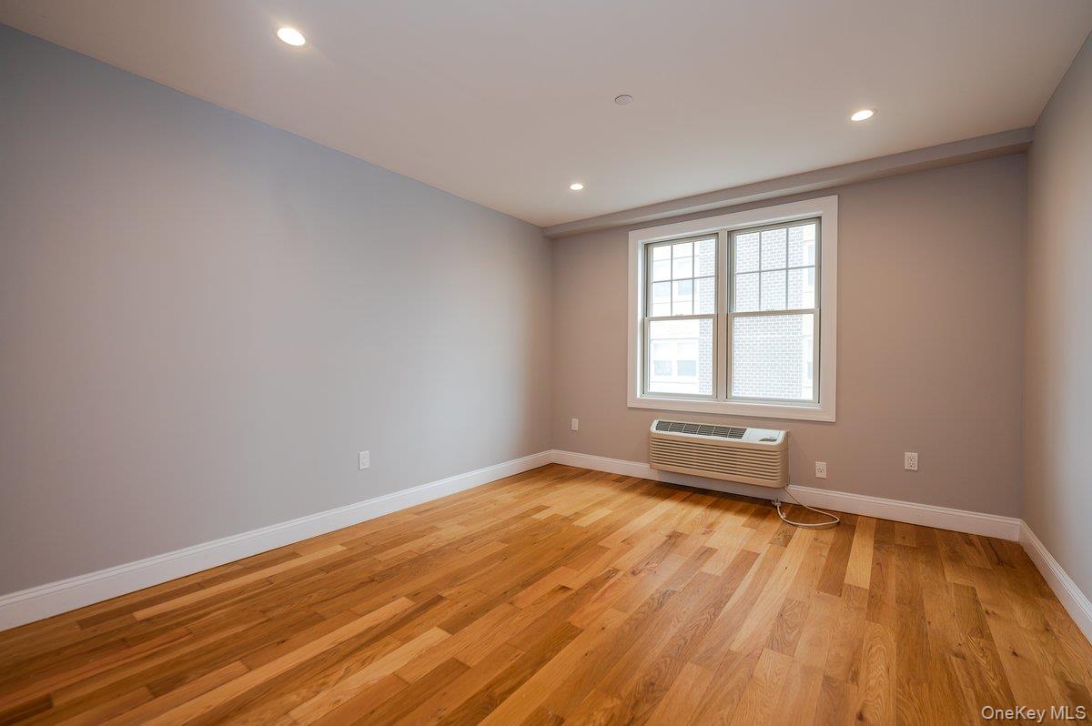 661 W Broadway 402 Property Photo 10