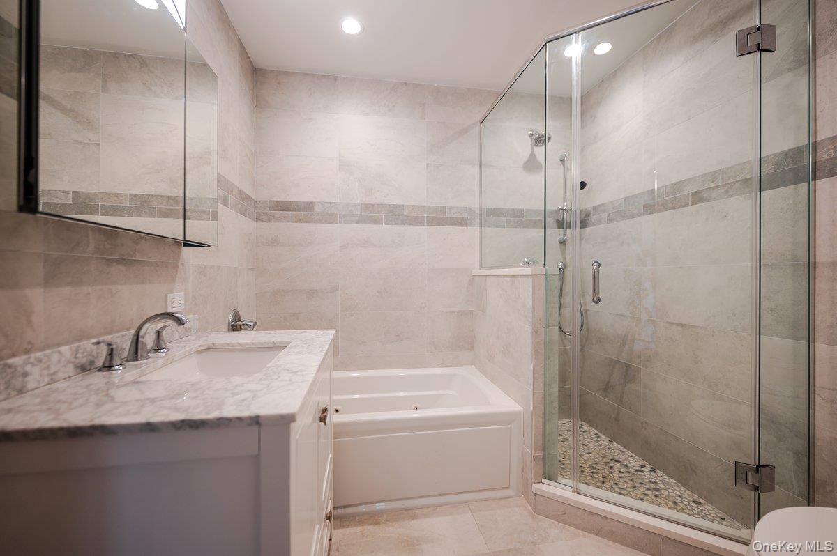 661 W Broadway 402 Property Photo 11