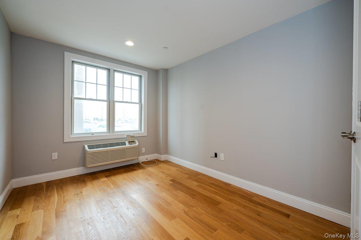 661 W Broadway 402 Property Photo 12