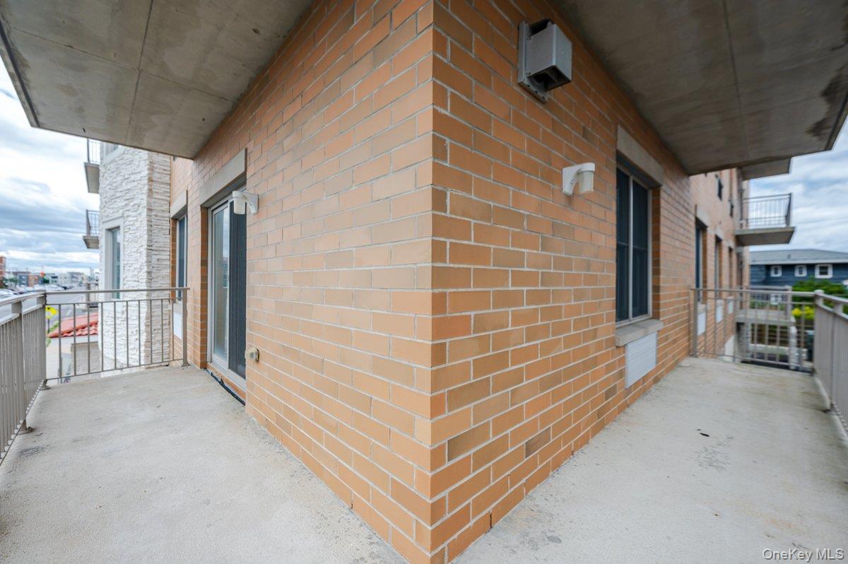661 W Broadway 402 Property Photo 16