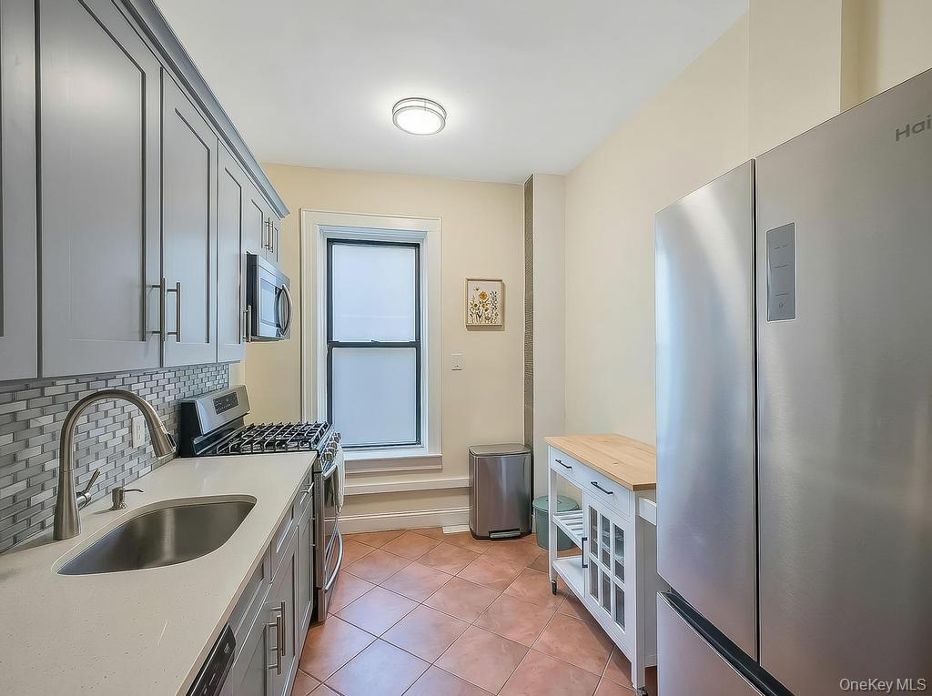 83-64 Talbot Street 3a Property Photo 4
