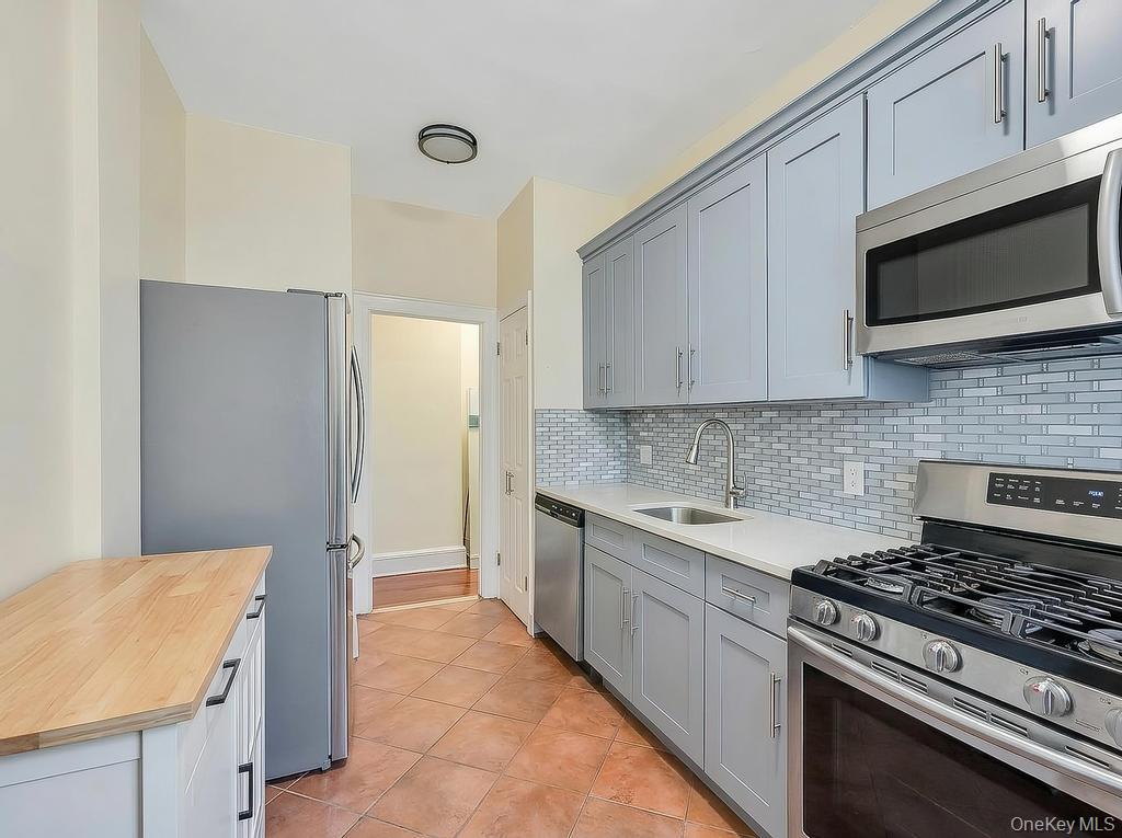 83-64 Talbot Street 3a Property Photo 5