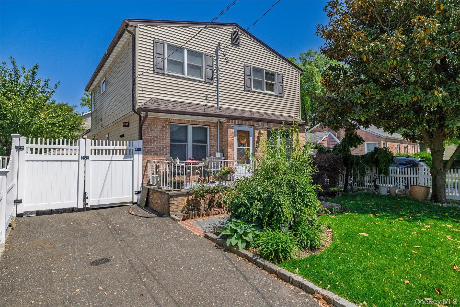 212 Gordon Avenue Property Photo 1