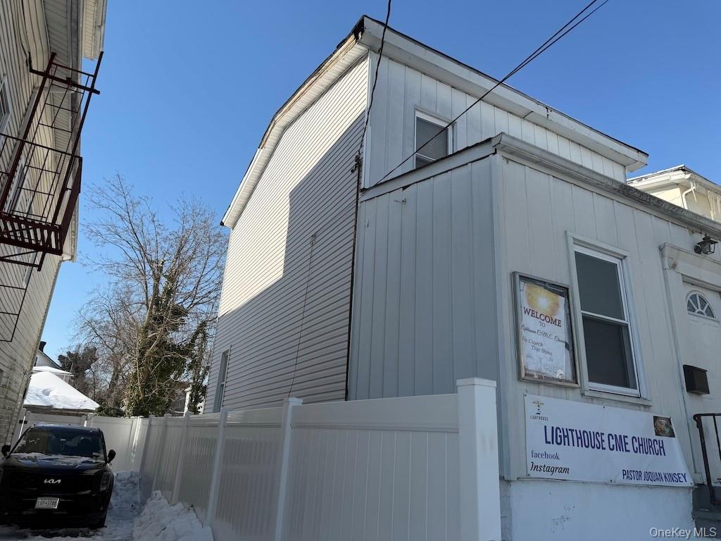 452 S 7th Avenue Property Photo 2