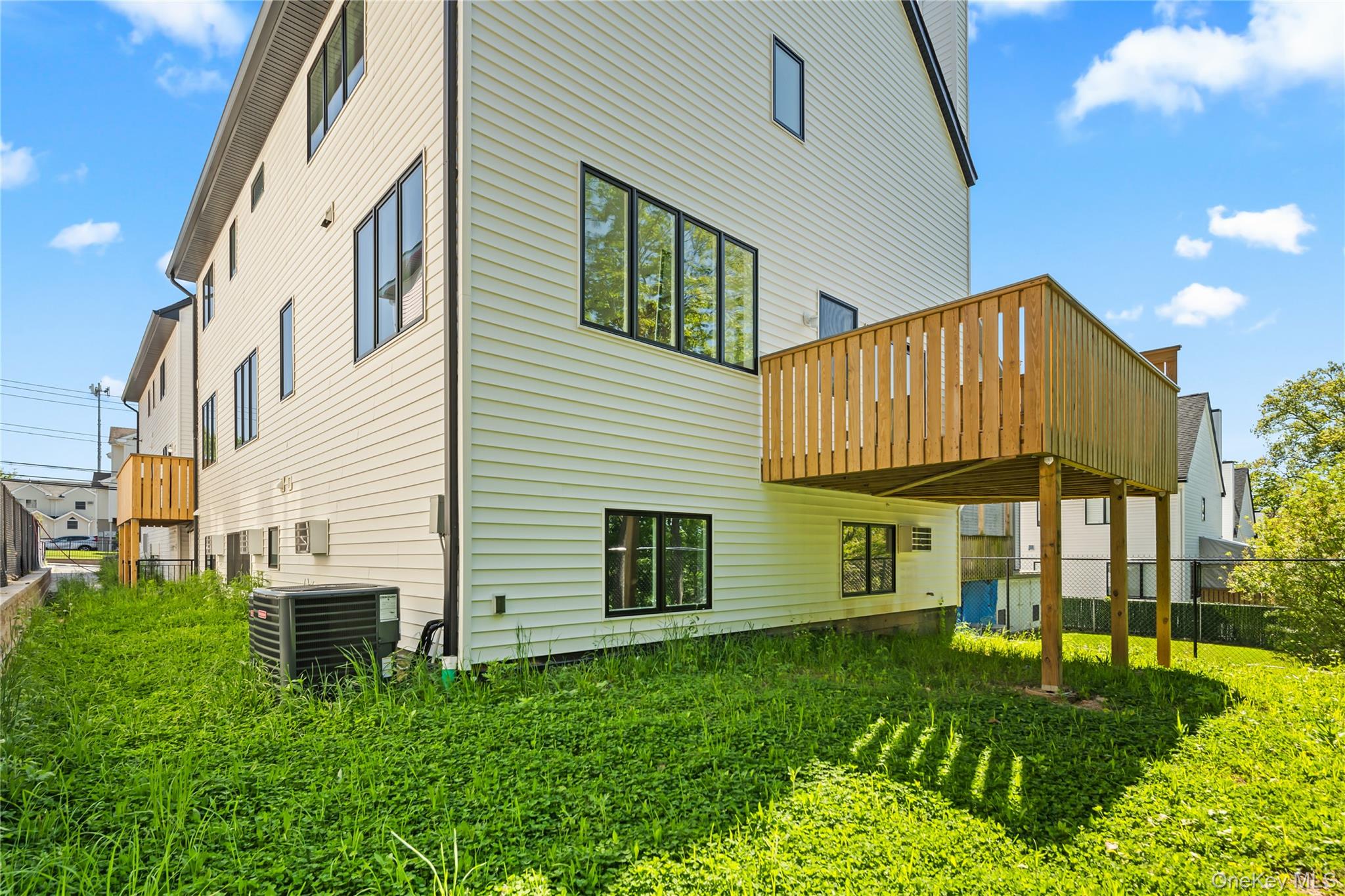 37 Ewing Avenue 201 Property Photo 5