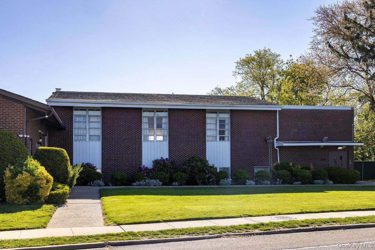 343 Jerusalem Avenue Property Photo 8
