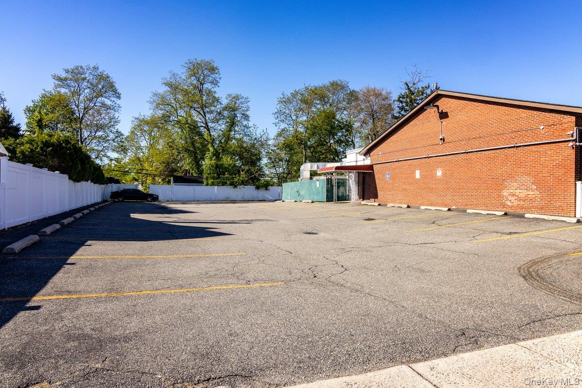 343 Jerusalem Avenue Property Photo 48