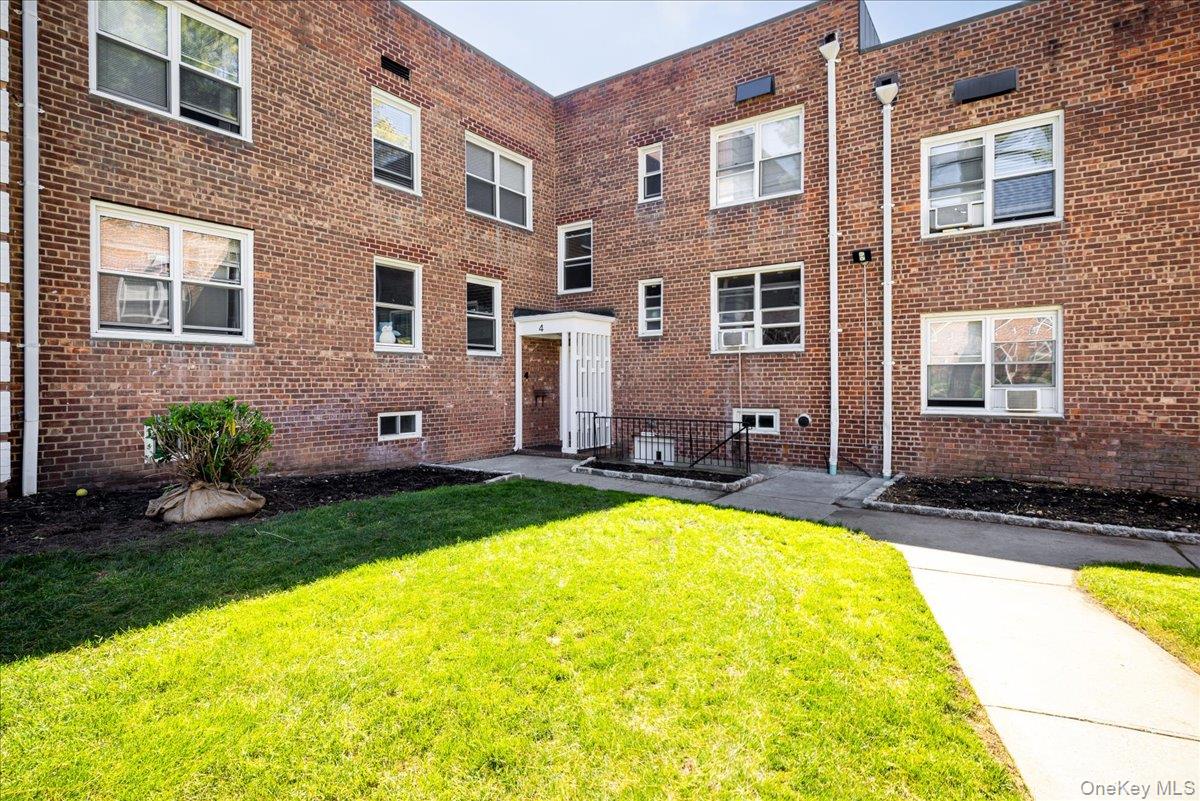 4 Edwards 2F Property Photo 1
