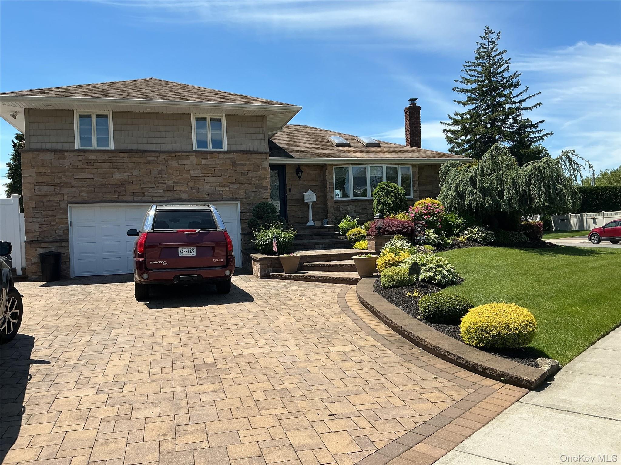 909 Berkshire Drive Property Photo 1